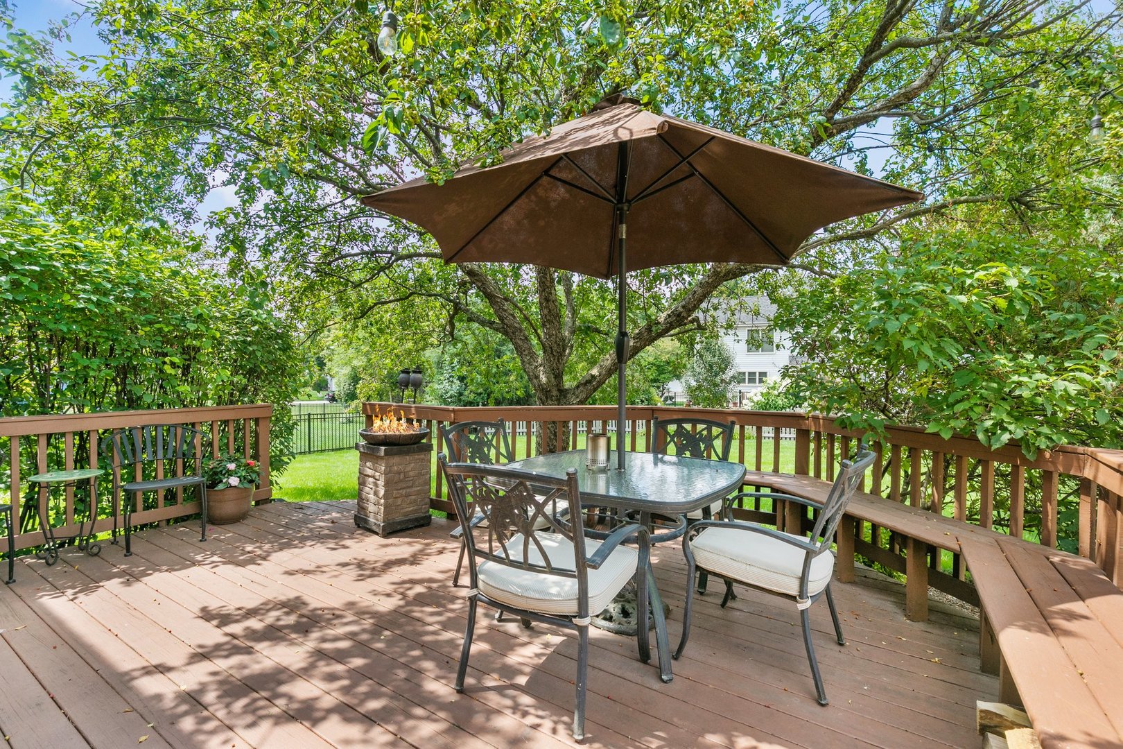 1010 Wakefield Drive Elgin, IL 60120 - Photo 28 of 32 a view of a chair and table on the deck