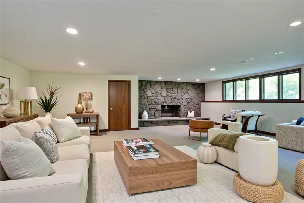 560 Old Harvard Road Boxborough, MA 01719 - Photo 4 of 30 Gallery Image 4