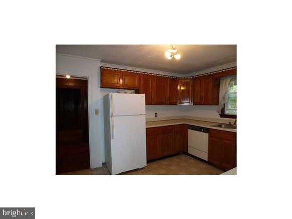 73 Fort Plains Road Howell, NJ 07731 - Photo 9 of 20