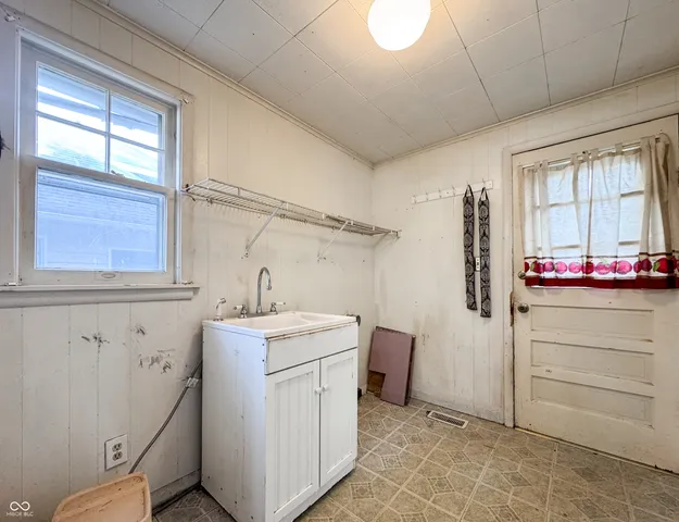 $120,500 | 1120 South 5th Street, Terre Haute, IN 47802