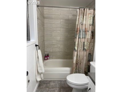 2559 Ridgeway Drive Reedsport, OR 97467 - Photo 14 of 30 Bathroom