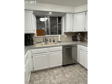 2559 Ridgeway Drive Reedsport, OR 97467 - Photo 8 of 30 Kitchen