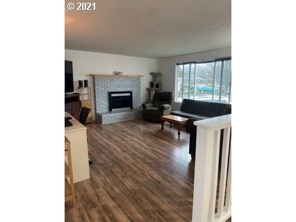 2559 Ridgeway Drive Reedsport, OR 97467 - Photo 9 of 30 Living Room
