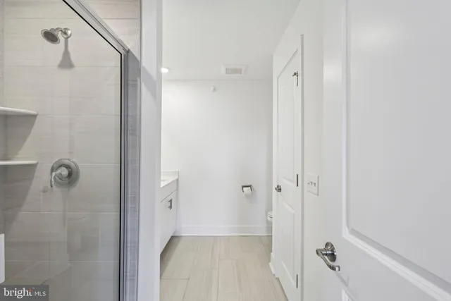 a en suite bathroom with a double vanity sink and a mirror