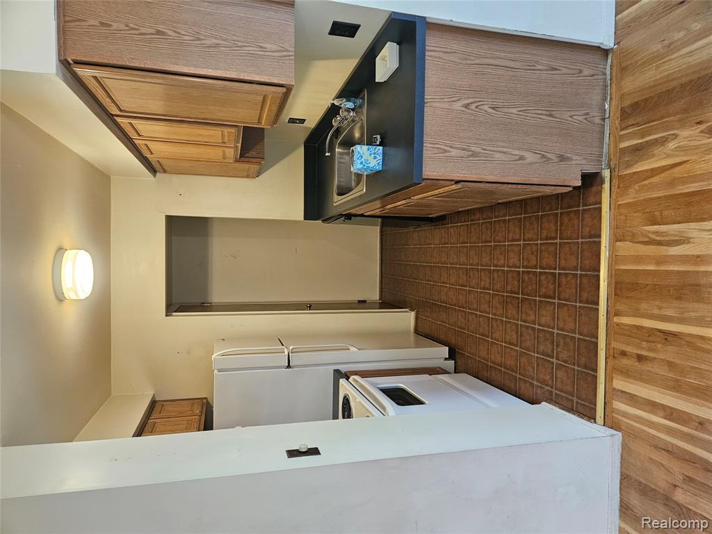Undisclosed Address Roseville, MI 48066 - Photo 10 of 27 Gallery Image 10