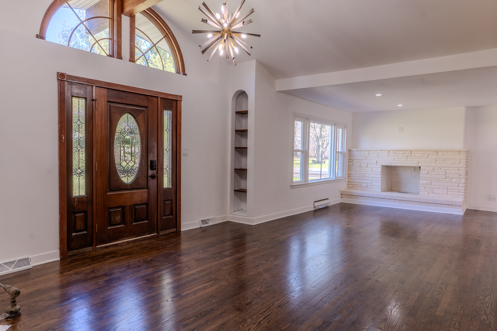 888 Woodstock Road Olympia Fields, IL 60461 - Photo 4 of 30 a view of an entryway with wooden floor
