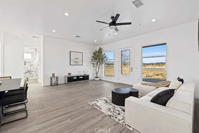 $624,999 | 7214 West W Avenue, Lancaster, CA 93536