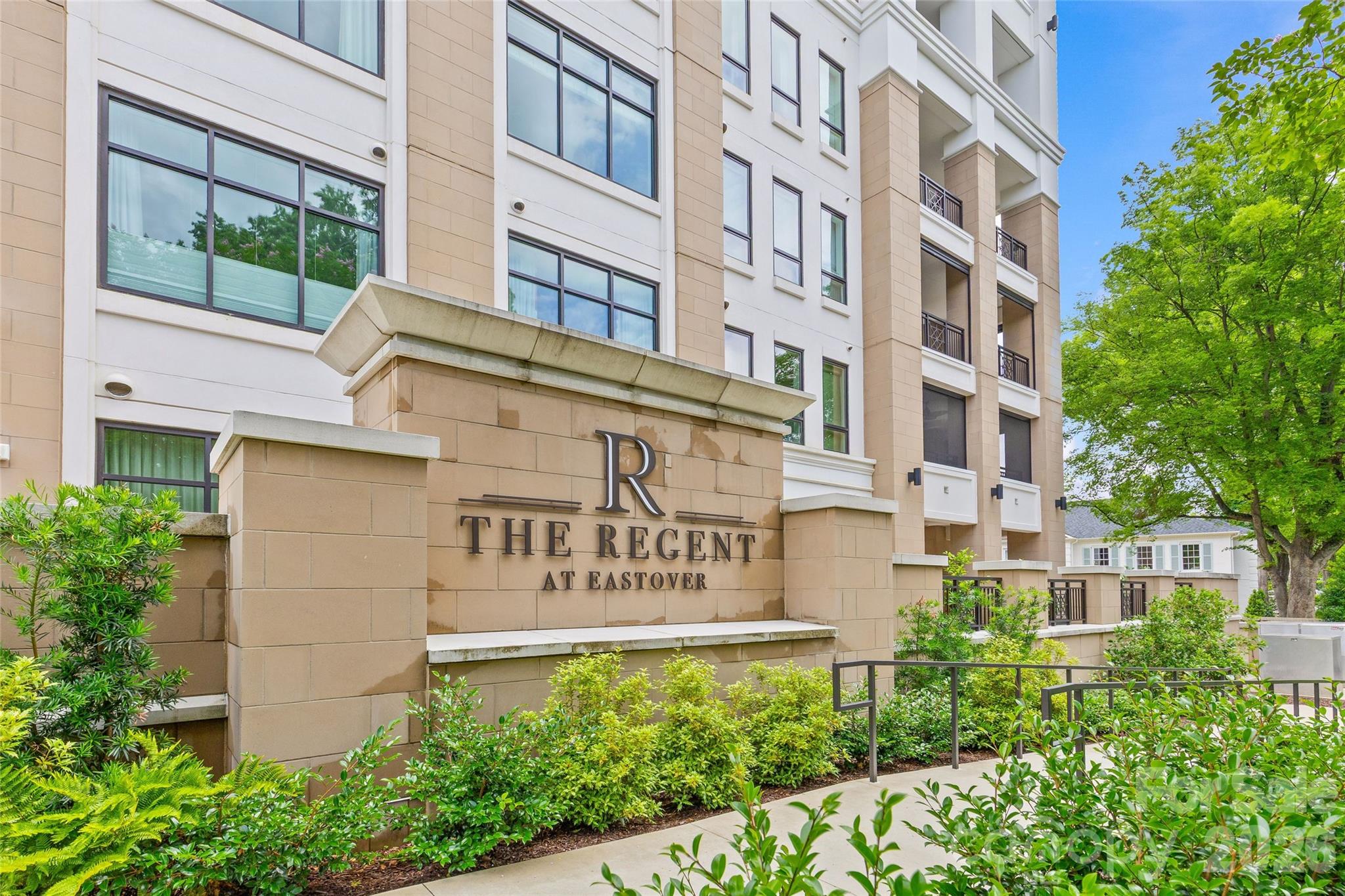 130 Cherokee Road, Unit 306 Charlotte, NC 28207 - Photo 3 of 48 Gallery Image 3