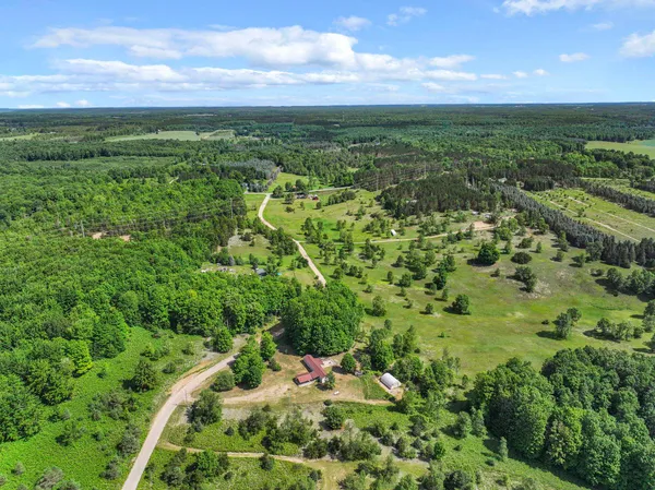 $249,900 | 4622 Vista Valley Trail, Mesick, MI 49668