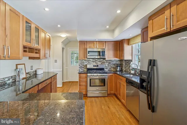 $835,000 | 2412 Cavendish Drive, Alexandria, VA 22308