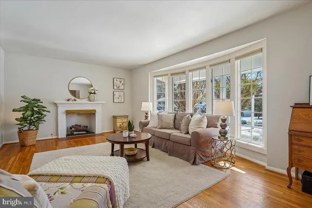 $835,000 | 2412 Cavendish Drive, Alexandria, VA 22308