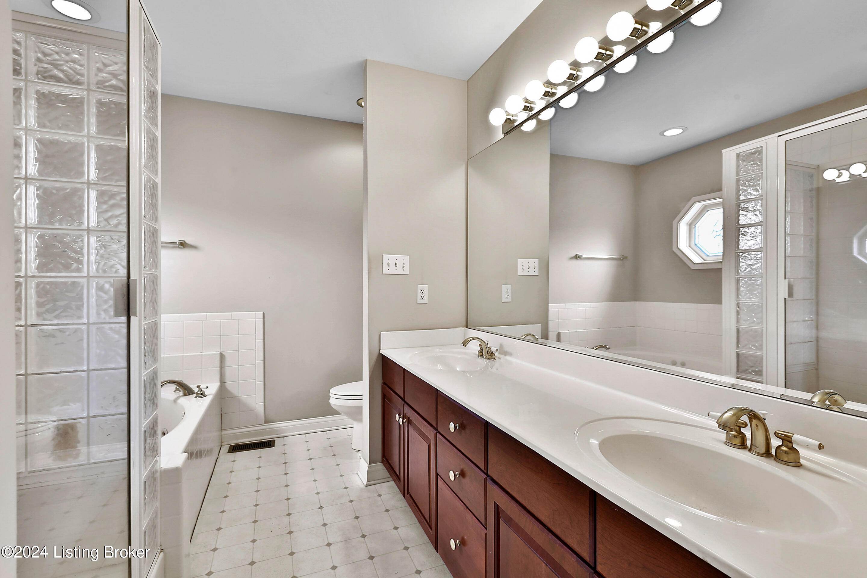 7083 Bagdad Road Bagdad, KY 40003 - Photo 4 of 39 Primary Bathroom Suite