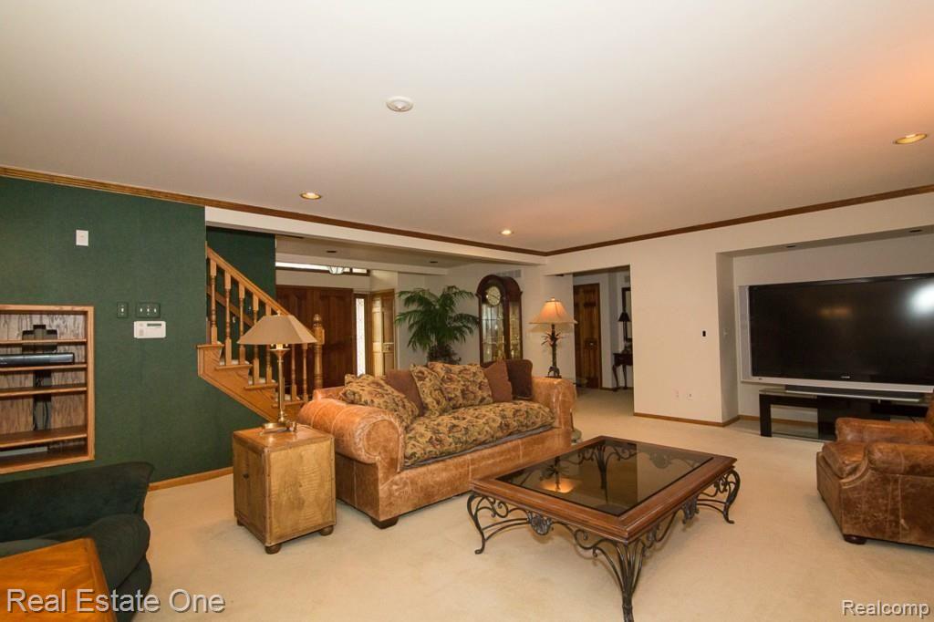 2261 North Rochester Road Oakland, MI 48363 - Photo 6 of 17 2261Rochester_P-_OL_0822_29.jpg