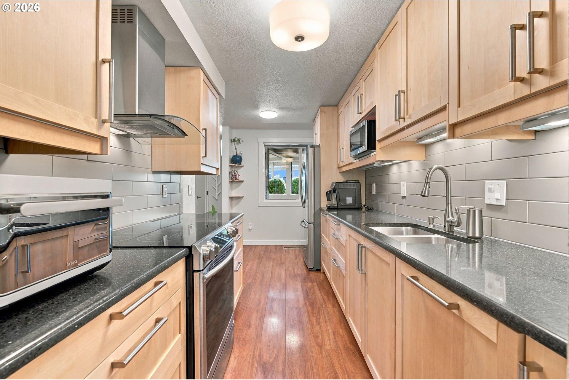 5630 South Riverside Lane, Unit 7 Portland, OR 97239 - Photo 13 of 40 Gallery Image 13
