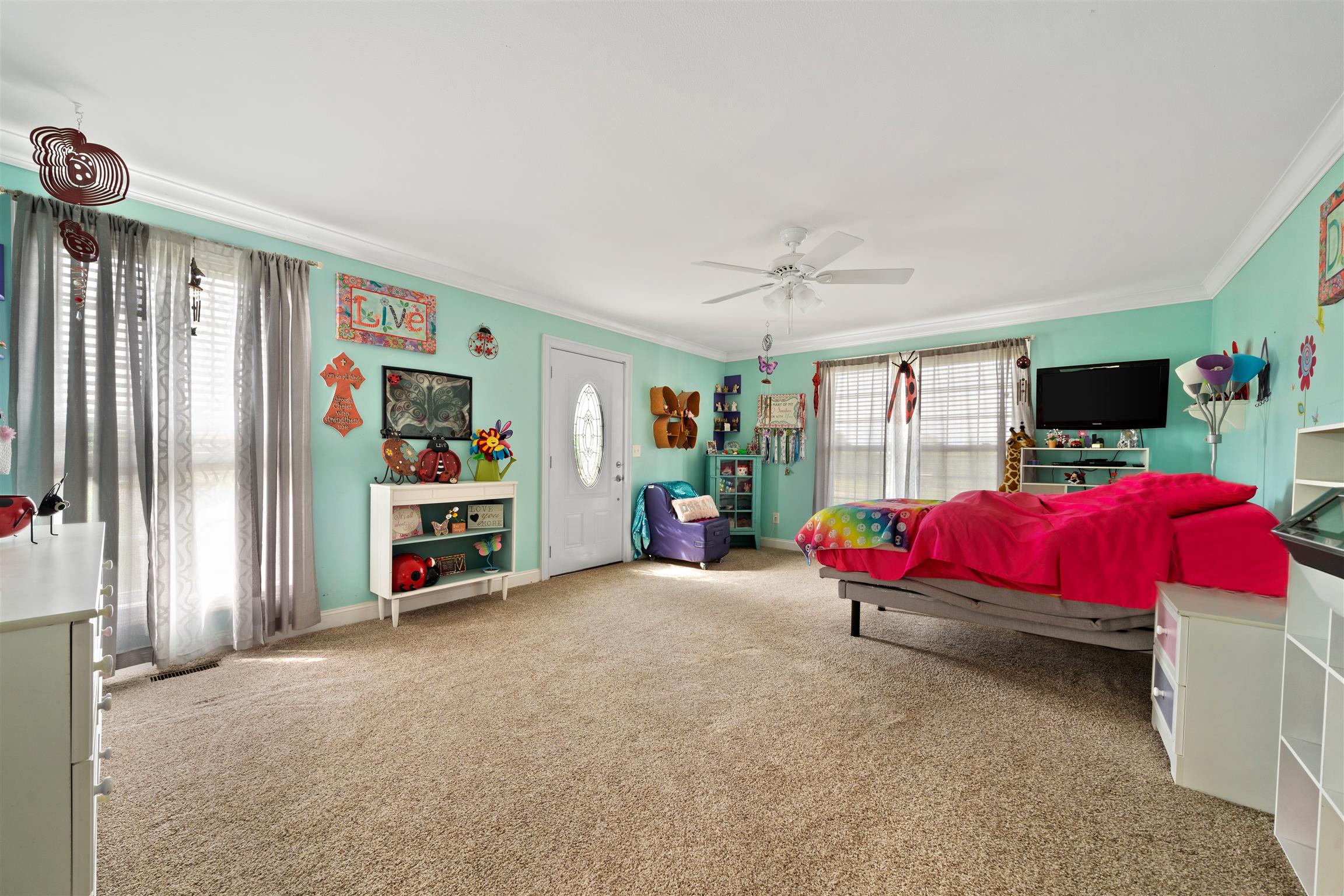 6977 Woodruff Tolleson Road Adams, TN 37010 - Photo 12 of 27 a living room with furniture gym equipment and a flat screen tv