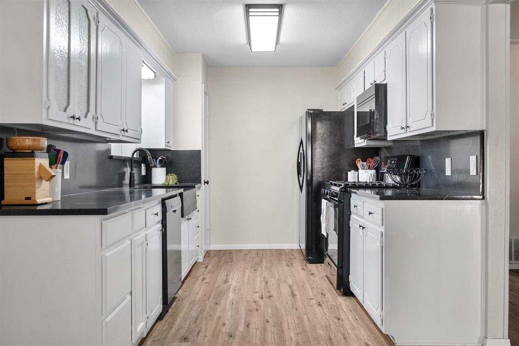 125 West Fifth Street Krum, TX 76249 - Photo 13 of 40