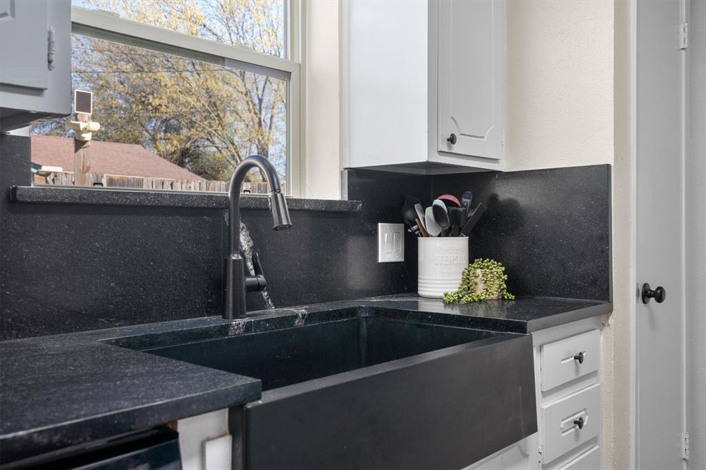 125 West Fifth Street Krum, TX 76249 - Photo 15 of 40