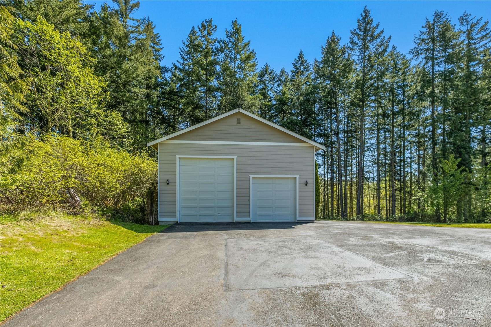 6605 Stringtown Road East Eatonville, WA 98328 - Photo 26 of 40 a front view of a house with a yard and garage