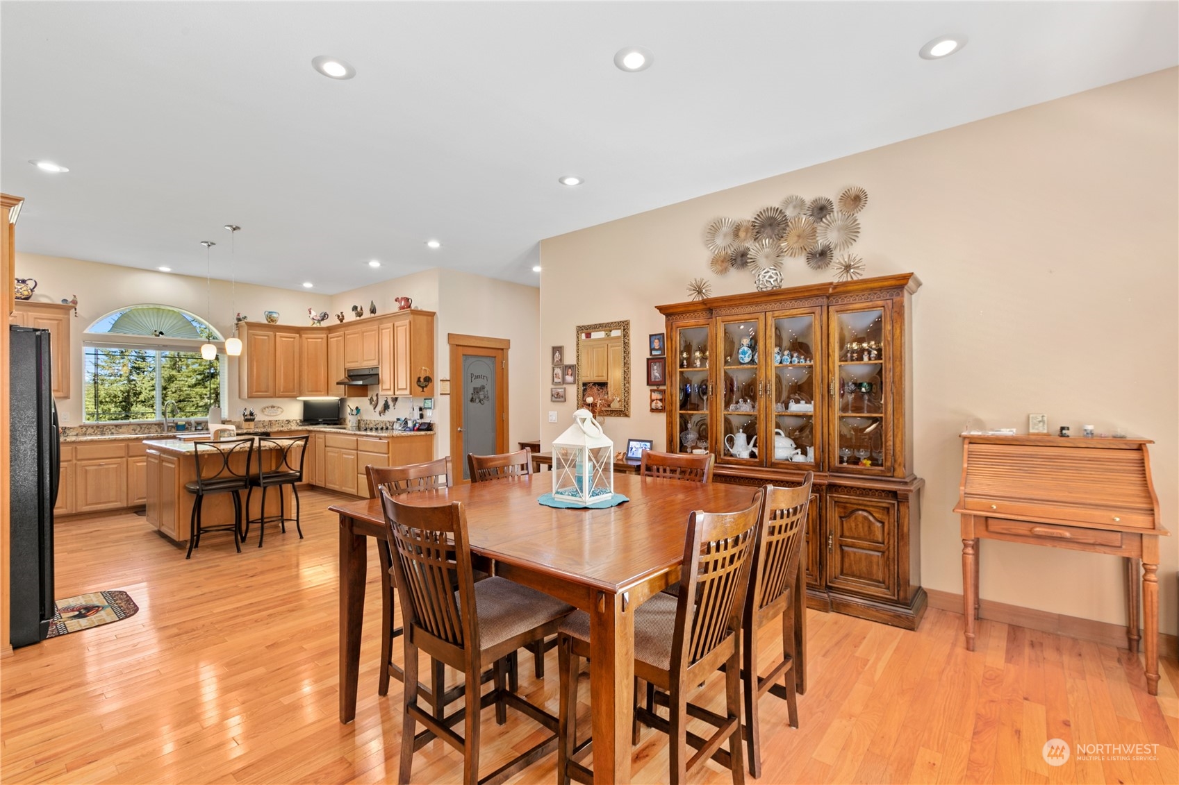 6605 Stringtown Road East Eatonville, WA 98328 - Photo 7 of 40 a view of a dining area with furniture