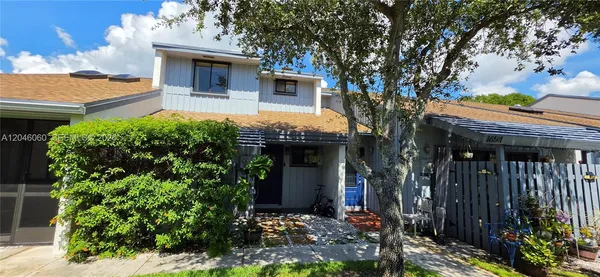 $2,750 | 1652 North 14th Terrace, Unit 1652, Hollywood, FL 33020
