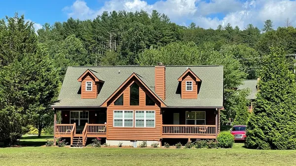 $409,386 | 3556 Riverfront Lane, Hiawassee, GA 30546