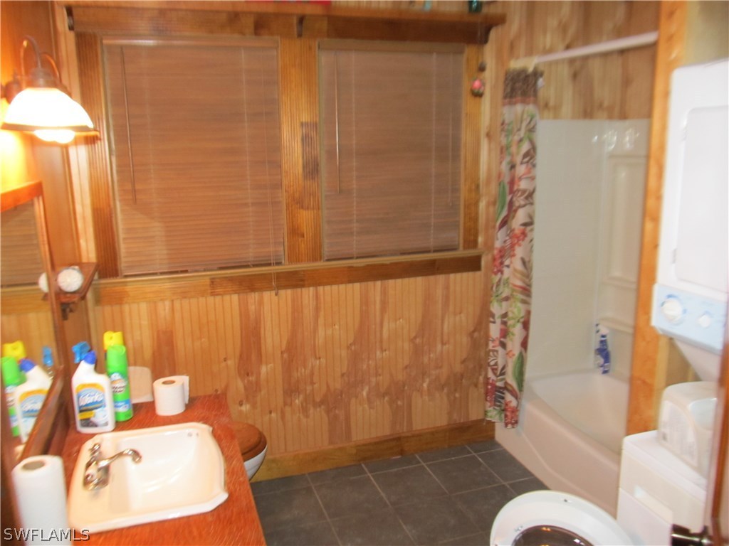 15850 Old Olga Road Alva, FL 33920 - Photo 10 of 11 a bathroom with a sink toilet and shower