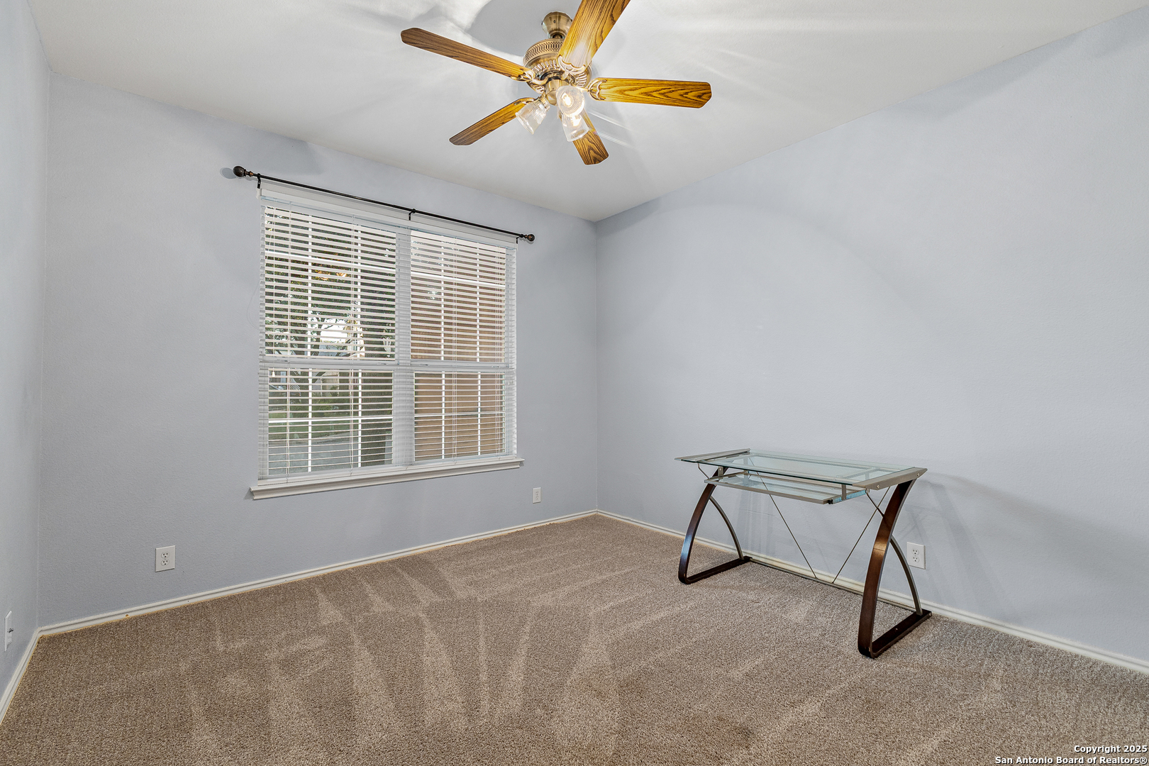 8522 Sonora Pass Helotes, TX 78023 - Photo 15 of 27 a view of a livingroom with a workspace