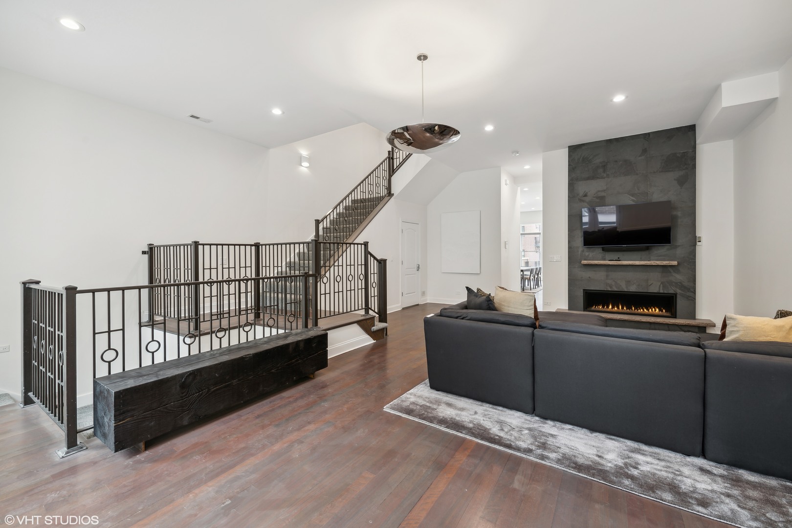 215 North Green Street, Unit 2 Chicago, IL 60607 - Photo 2 of 11 a view of a livingroom with furniture