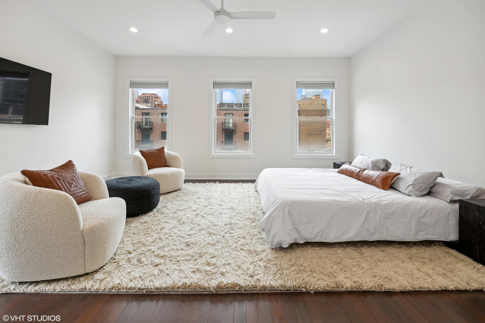 215 North Green Street, Unit 2 Chicago, IL 60607 - Photo 7 of 11 a bedroom with a bed and glass window