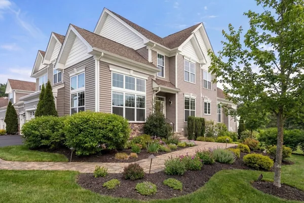 $1,449,000 | 8 Glen Ellen Boulevard, Unit 8, Millis, MA 02054