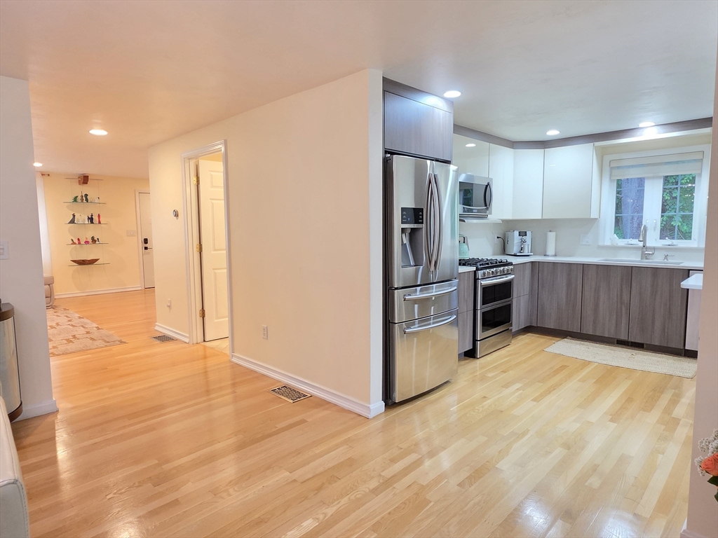 84 West Union Street Ashland, MA 01721 - Photo 20 of 41