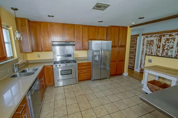 $299,900 | 2676 Saturn Street, Harvey, LA 70058