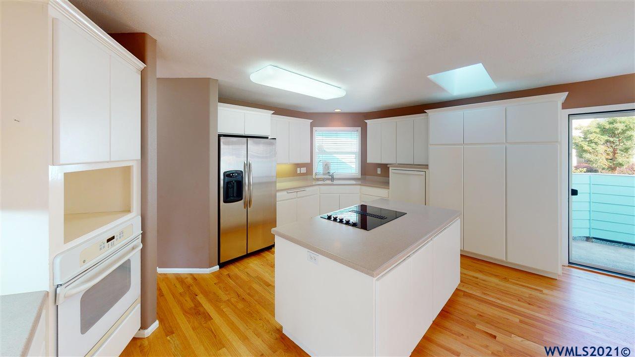 2045 Chase Loop Southwest Albany, OR 97321 - Photo 7 of 35 Gallery Image 7
