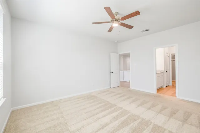 a view of a livingroom with a ceiling fan