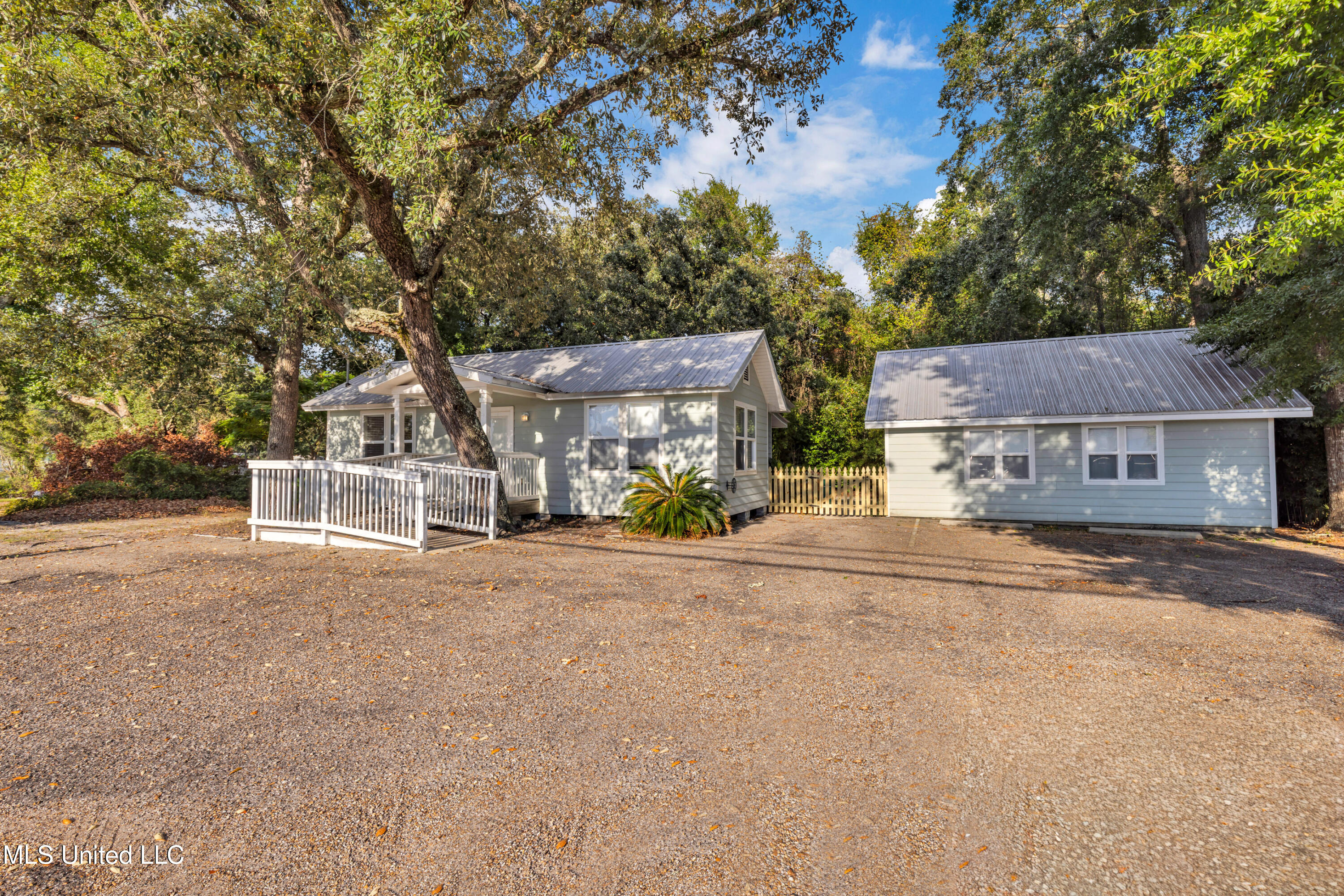 266 Debuys Road Biloxi, MS 39531 - Photo 4 of 41 266DebuysRd-4