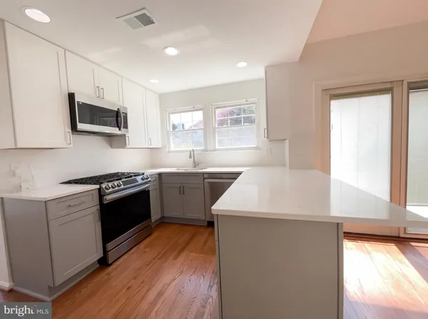 $950,000 | 13907 Castle Court, Chantilly, VA 20151