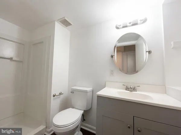 $950,000 | 13907 Castle Court, Chantilly, VA 20151