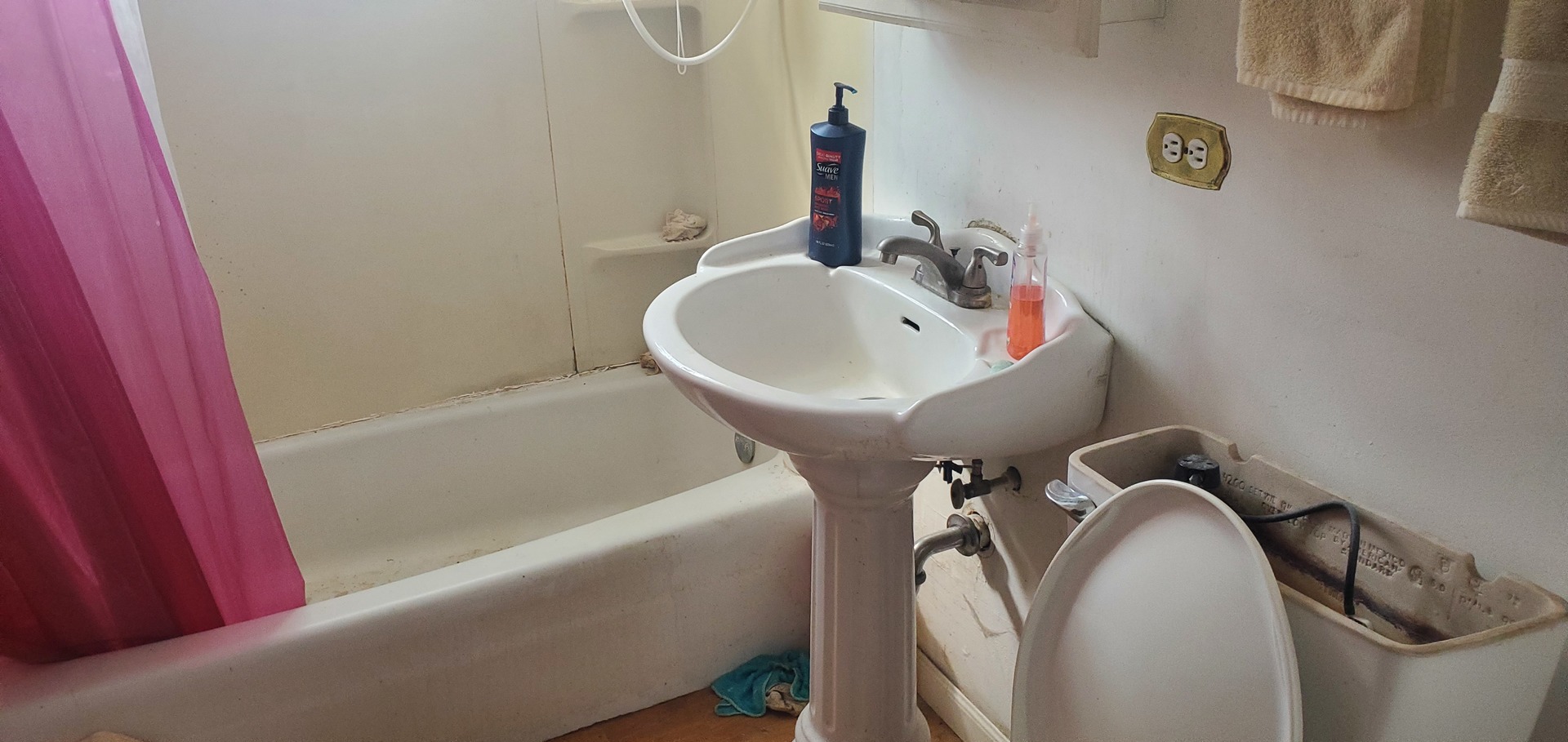 2947 South Farrell Street Chicago, IL 60608 - Photo 12 of 18 a bathroom with a sink a toilet and shower