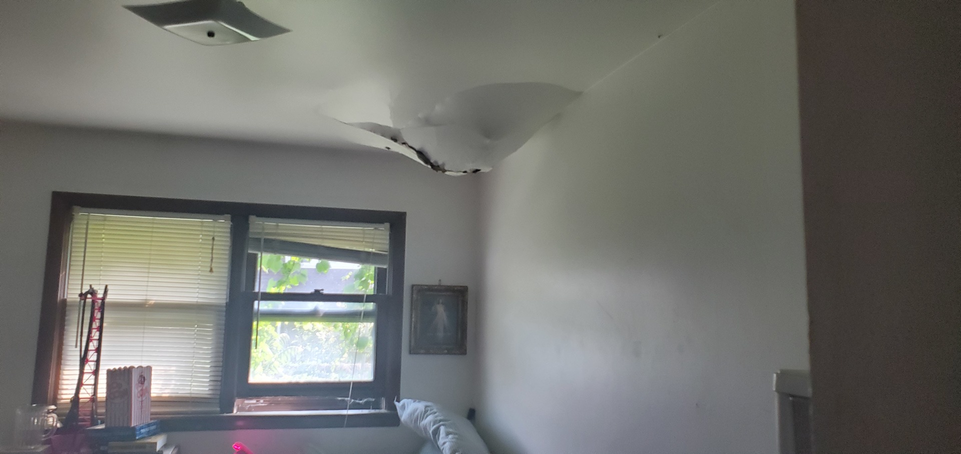 2947 South Farrell Street Chicago, IL 60608 - Photo 10 of 18 an empty room with a window