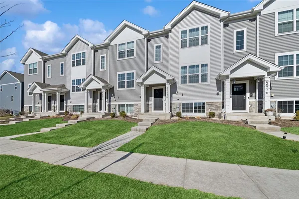 $280,000 | 6621 Sassafras Way, Unit D, Wonder Lake, IL 60097