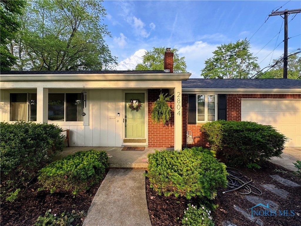 2804 Evergreen Road Toledo, OH 43606 - Photo 2 of 36 Front