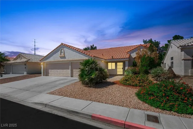 $2,100 | 3641 Yorba Linda Drive, Las Vegas, NV 89122