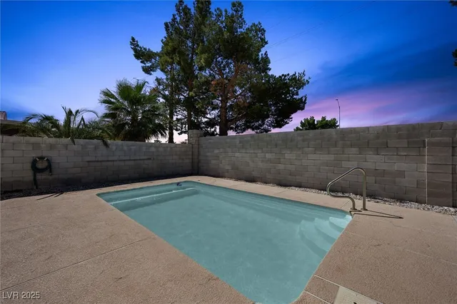 $2,200 | 3641 Yorba Linda Drive, Las Vegas, NV 89122