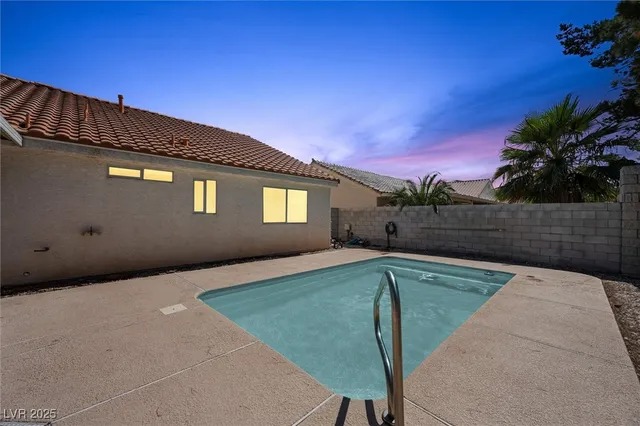 $2,200 | 3641 Yorba Linda Drive, Las Vegas, NV 89122