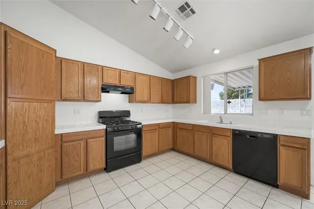 $2,200 | 3641 Yorba Linda Drive, Las Vegas, NV 89122