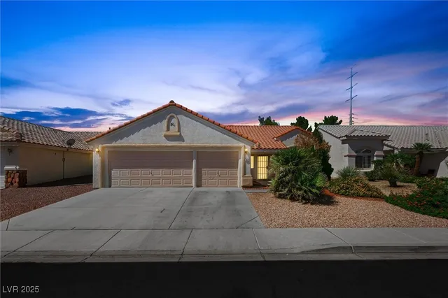 $2,200 | 3641 Yorba Linda Drive, Las Vegas, NV 89122