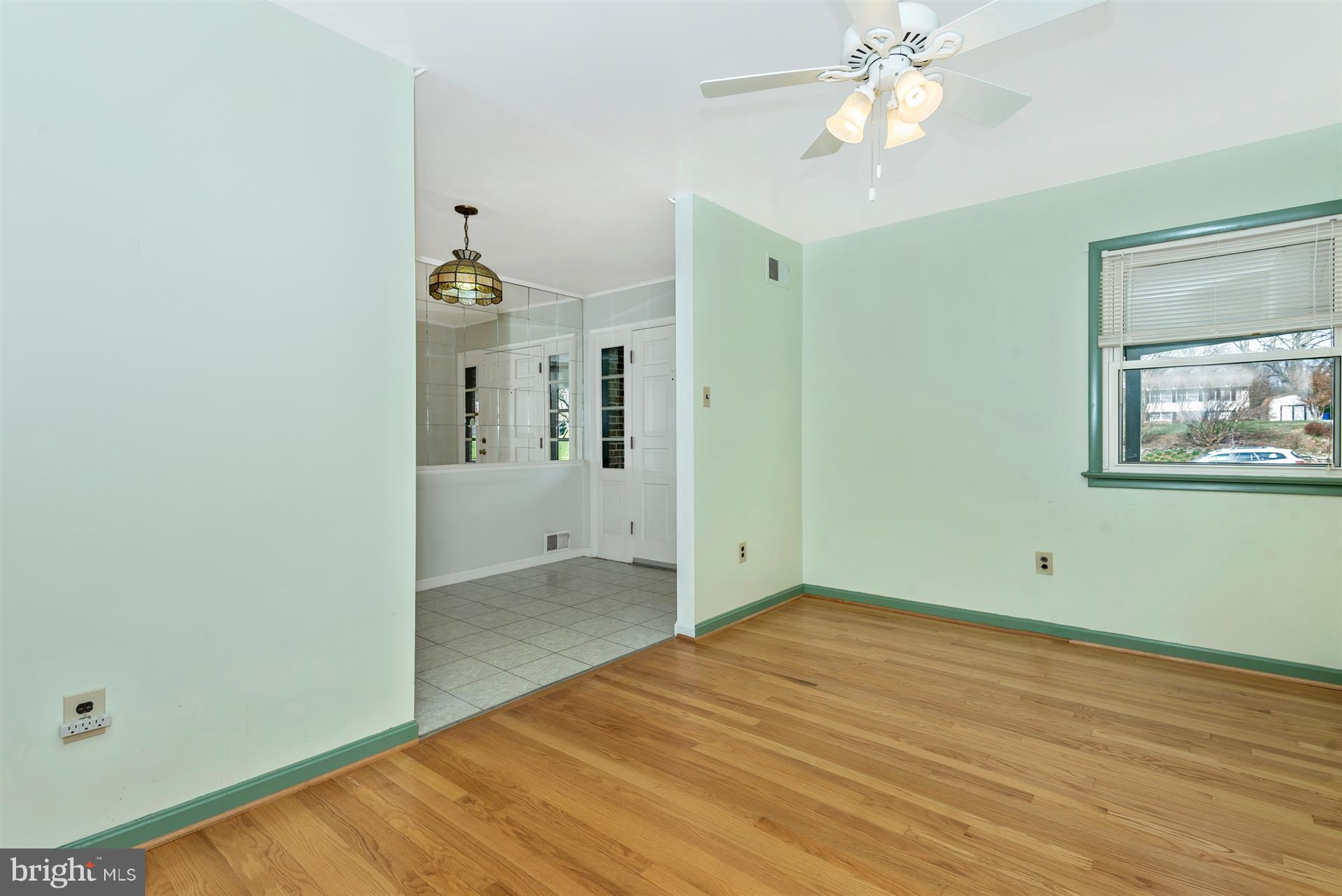 24409 Hanson Road Gaithersburg, MD 20882 - Photo 2 of 30 Living Room or Office - Very Private