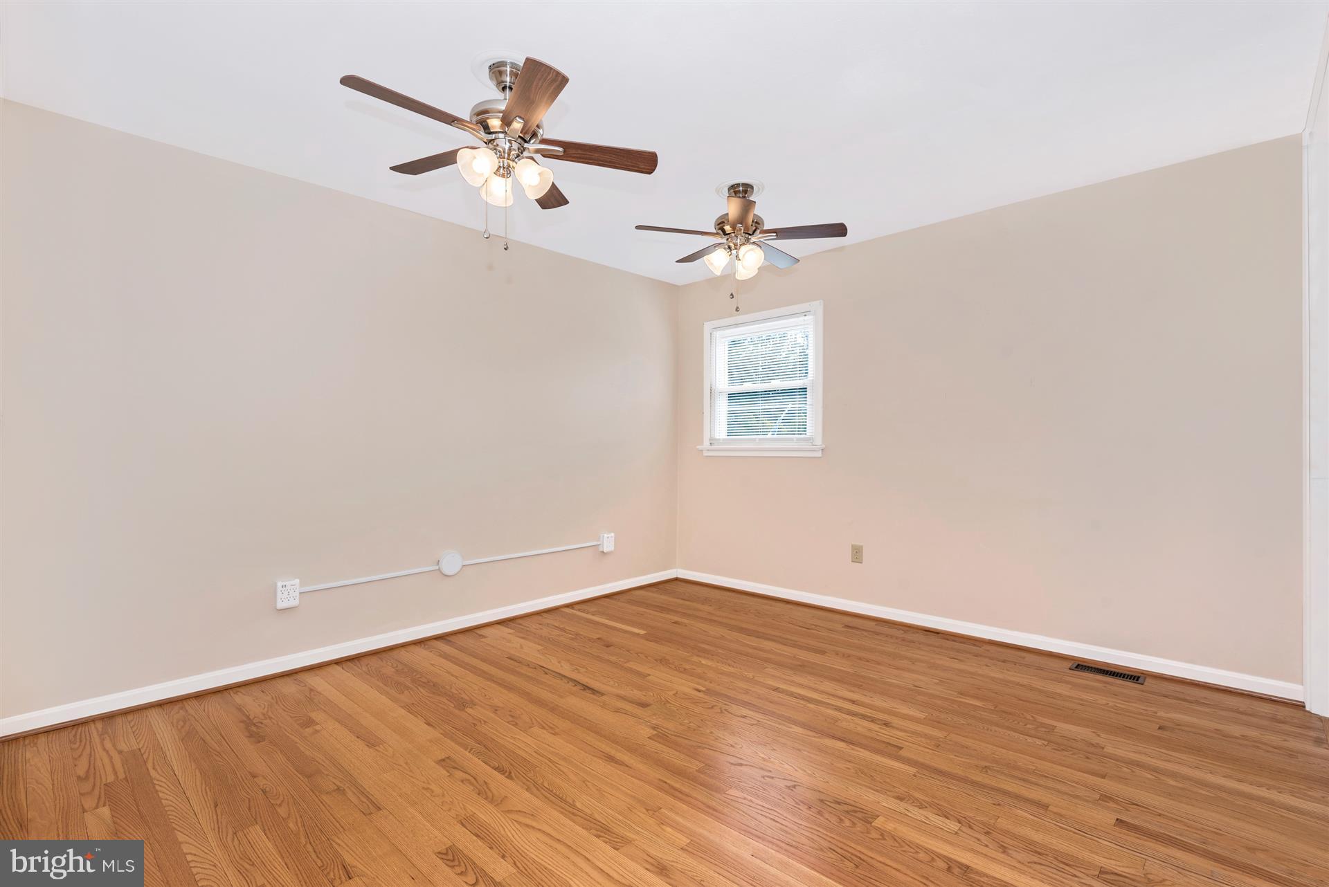 24409 Hanson Road Gaithersburg, MD 20882 - Photo 14 of 30 Bath (Master)