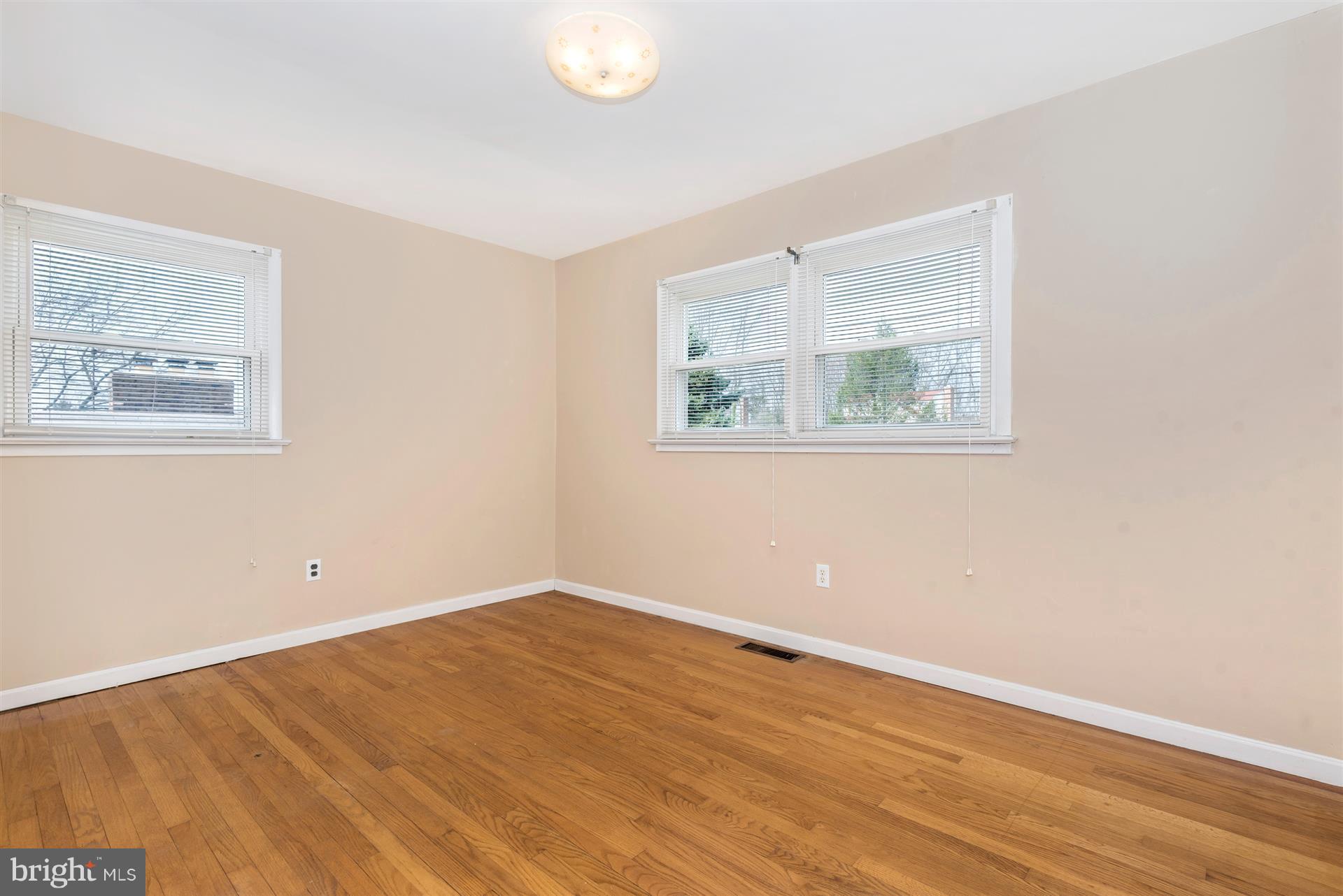 24409 Hanson Road Gaithersburg, MD 20882 - Photo 15 of 30 Second Bedroom