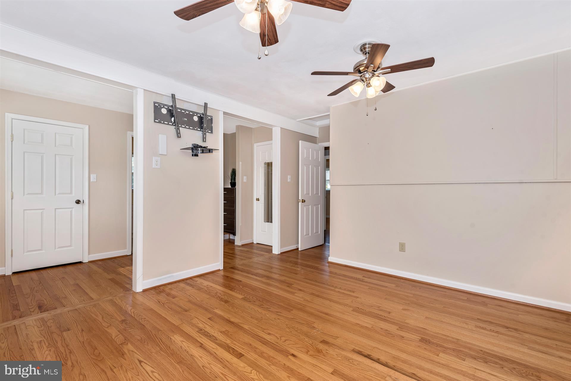 24409 Hanson Road Gaithersburg, MD 20882 - Photo 16 of 30 Bedroom (Master)